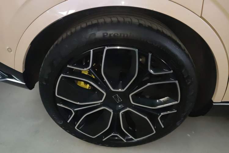 Used Avatr 11 2024 630 Rear-Wheel Drive Edition with Three Lasers Right Rear Wheel Hub