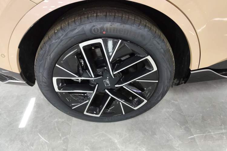 Used Avatr 11 2024 580 Three-Laser Four-Wheel Drive Luxury Edition Right Rear Wheel Hub