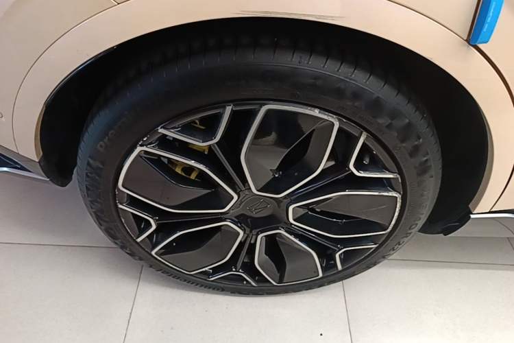 Used Avatr 11 2024 630 Rear-Wheel Drive Edition with Three Lasers Right Rear Wheel Hub
