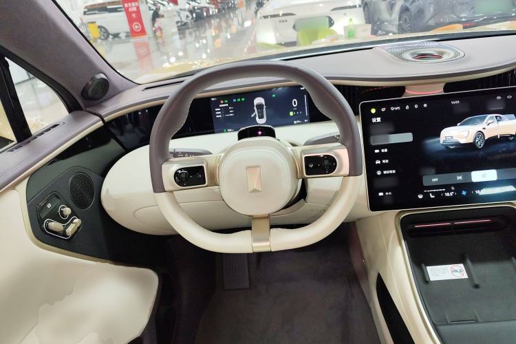 Used Avatr 11 2024 580 Three-Laser Four-Wheel Drive Luxury Edition Steering Wheel