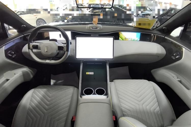 Used Avatr 11 2025 Year Updated Max Extended-Range Version Center Console
