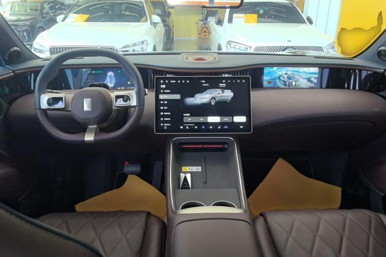 Used Avatr 11 2025 Year Updated Max Extended-Range Version Center Console