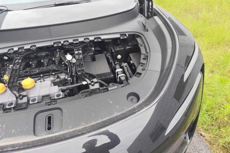 Used Avatr 11 2025 Year Updated Max Extended-Range Version Engine Bay Left