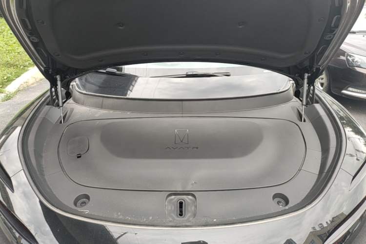 Used Avatr 11 2025 Year Updated Max Extended-Range Version Engine Bay