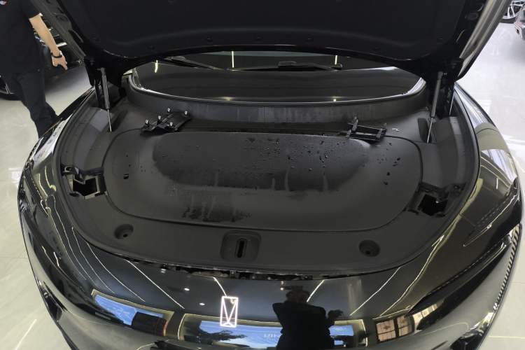 Used Avatr 11 2025 Year Updated Max Extended-Range Version Engine Bay