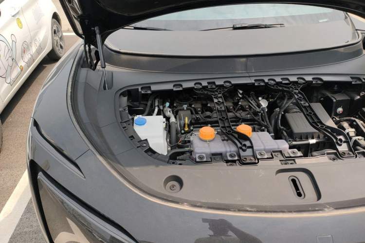 Used Avatr 11 2025 Year Updated Max Extended-Range Version Engine Bay Right