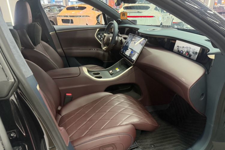 Used Avatr 11 2025 Year Updated Max Extended-Range Version Interior 1