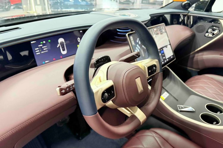 Used Avatr 11 2025 Night Rider Edition Interior 4