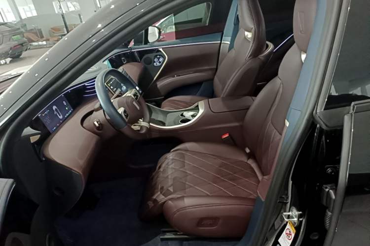 Used Avatr 11 2025 Max Extended-Range Edition Left Front Seat