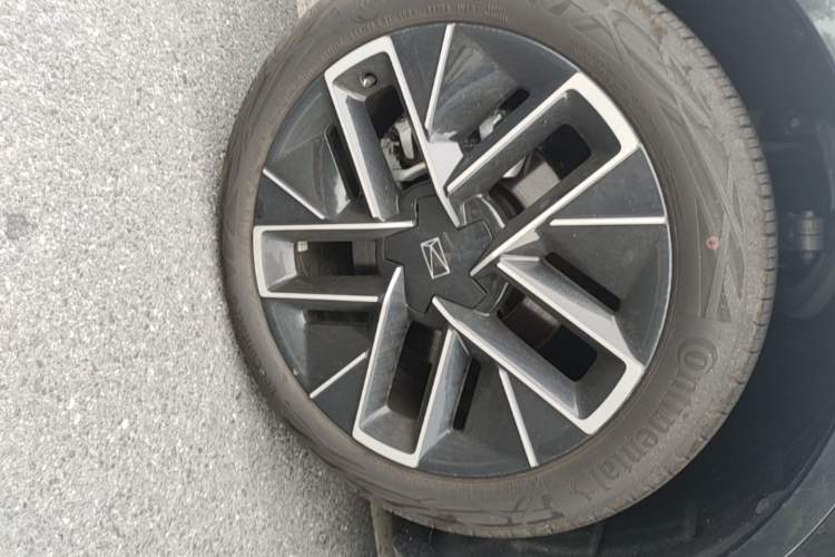 Used Avatr 11 2025 Year Updated Max Extended-Range Version Left Front Wheel Hub