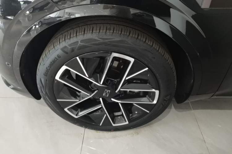 Used Avatr 11 2025 Max All-Electric Four-Wheel Drive Left Front Wheel Hub