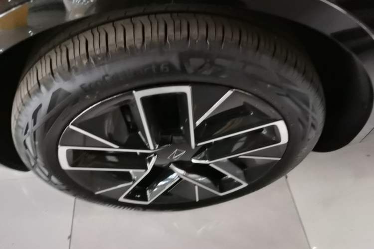 Used Avatr 11 2025 Year Updated Max Extended-Range Version Left Front Wheel Hub