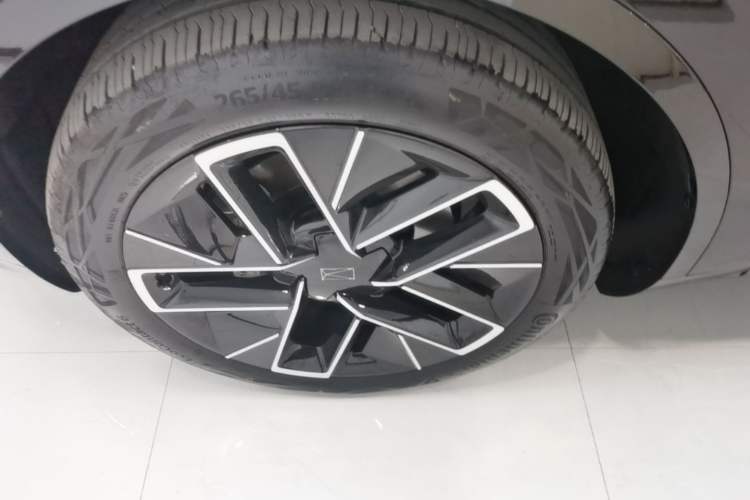 Used Avatr 11 2025 Year Updated Max Extended-Range Version Left Front Wheel Hub