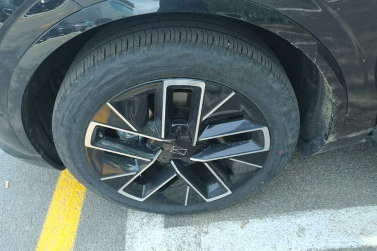 Used Avatr 11 2025 Ultra Extended-Range Edition Left Front Wheel Hub