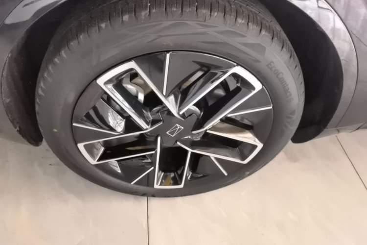 Used Avatr 11 2025 Year Updated Max Extended-Range Version Left Front Wheel Hub
