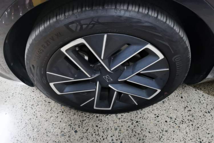 Used Avatr 11 2025 Ultra Extended-Range Edition Left Front Wheel Hub