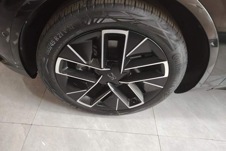 Used Avatr 11 2025 Year Updated Max Extended-Range Version Left Front Wheel Hub