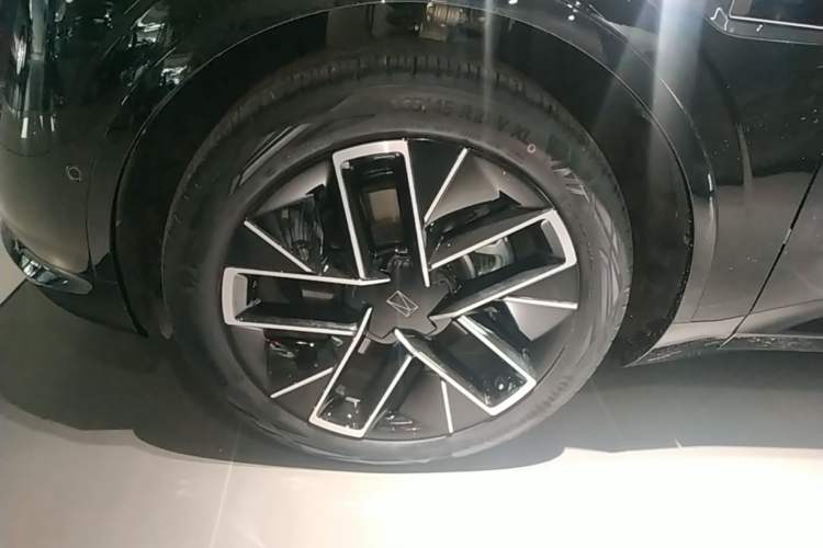 Used Avatr 11 2025 Max All-Electric Four-Wheel Drive Left Front Wheel Hub