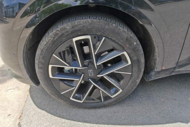 Used Avatr 11 2025 Ultra Extended-Range Edition Left Front Wheel Hub