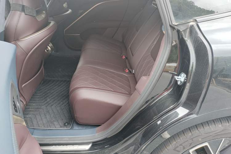 Used Avatr 11 2025 Year Updated Max Extended-Range Version Left Rear Seat