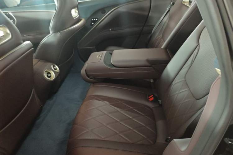 Used Avatr 11 2025 Year Updated Max Extended-Range Version Left Rear Seat