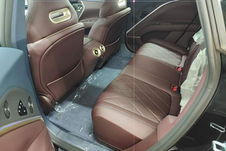 Used Avatr 11 2025 Year Updated Max Extended-Range Version Left Rear Seat