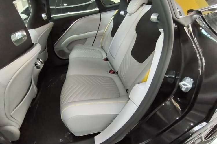 Used Avatr 11 2025 Year Updated Max Extended-Range Version Left Rear Seat