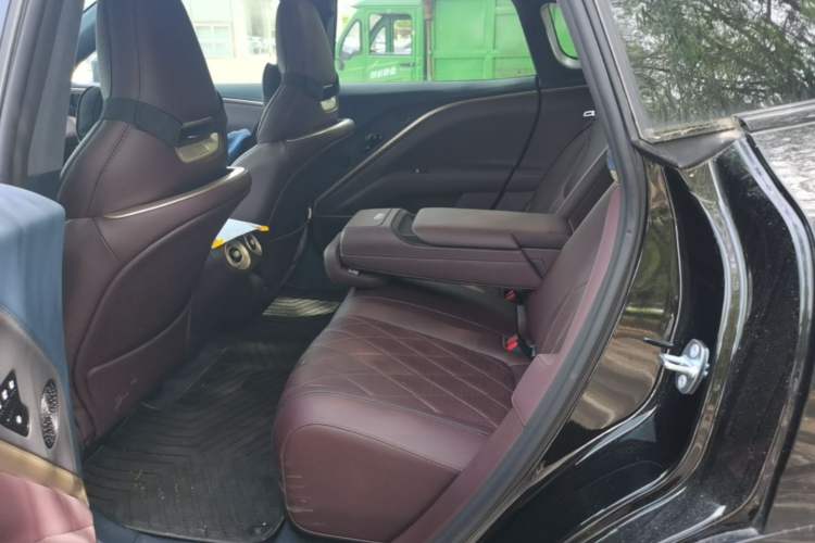 Used Avatr 11 2025 Ultra Extended-Range Edition Left Rear Seat