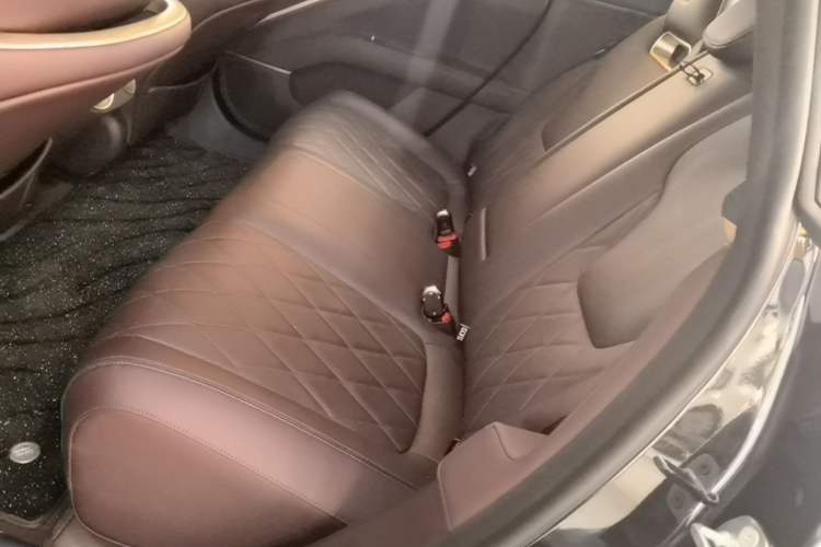 Used Avatr 11 2025 Year Updated Max Extended-Range Version Left Rear Seat