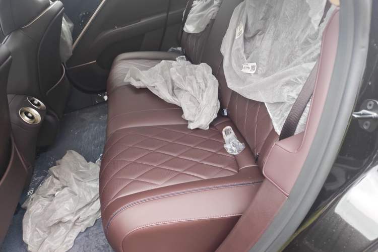 Used Avatr 11 2025 Year Updated Max Extended-Range Version Left Rear Seat