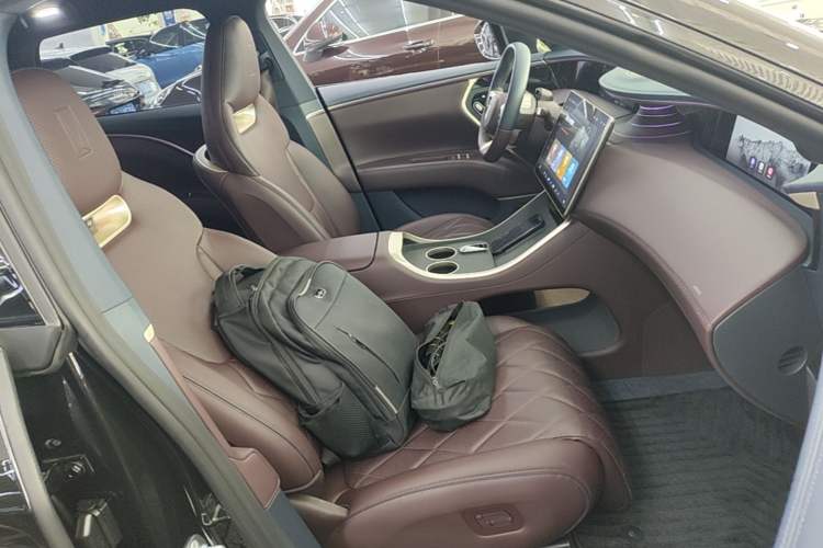 Used Avatr 11 2025 Ultra Extended-Range Edition Right Front Seat