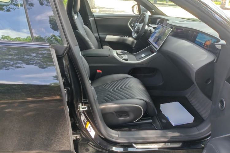 Used Avatr 11 2025 Ultra Extended-Range Edition Right Front Seat