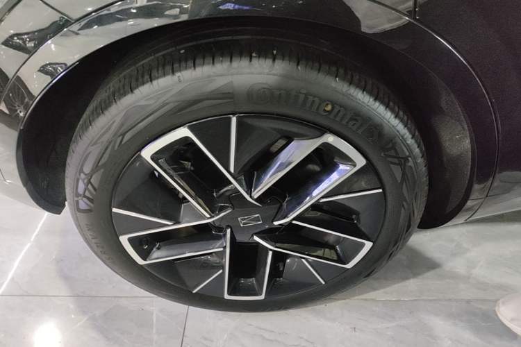 Used Avatr 11 2025 Ultra Extended-Range Edition Right Rear Wheel Hub