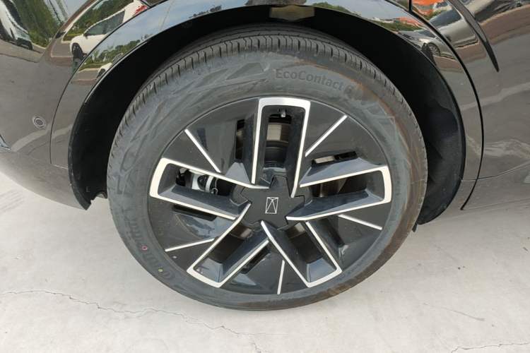 Used Avatr 11 2025 Year Updated Max Extended-Range Version Right Rear Wheel Hub
