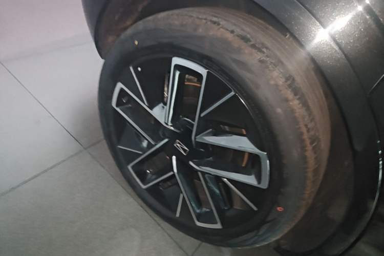 Used Avatr 11 2025 Year Updated Max Extended-Range Version Right Rear Wheel Hub