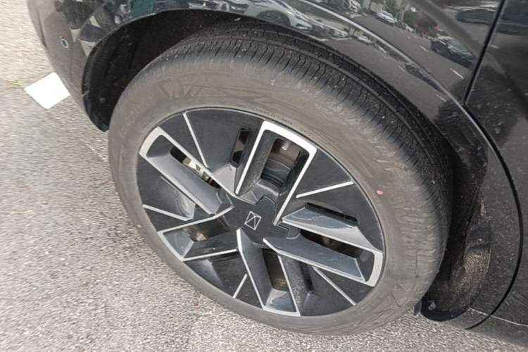 Used Avatr 11 2025 Ultra Extended-Range Edition Right Rear Wheel Hub