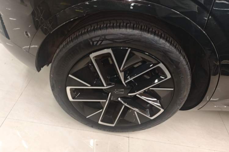 Used Avatr 11 2025 Ultra Extended-Range Edition Right Rear Wheel Hub