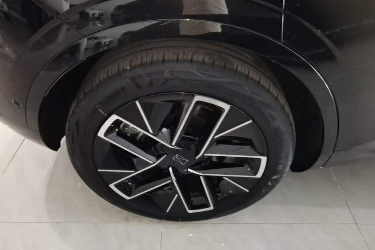 Used Avatr 11 2025 Max All-Electric Four-Wheel Drive Right Rear Wheel Hub