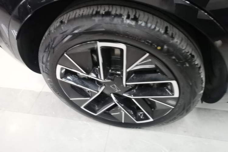 Used Avatr 11 2025 Year Updated Max Extended-Range Version Right Rear Wheel Hub