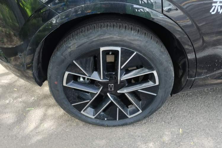 Used Avatr 11 2025 Ultra Extended-Range Edition Right Rear Wheel Hub