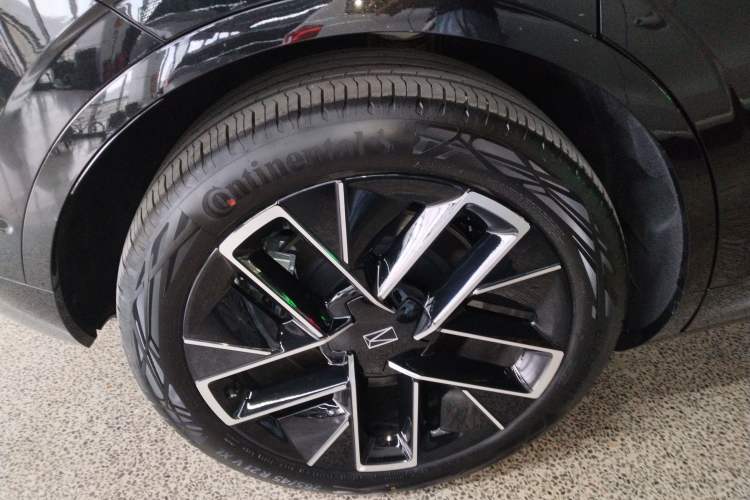 Used Avatr 11 2025 Ultra Extended-Range Edition Right Rear Wheel Hub