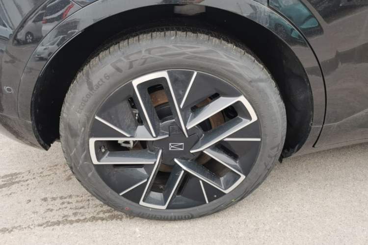 Used Avatr 11 2025 Year Updated Max Extended-Range Version Right Rear Wheel Hub