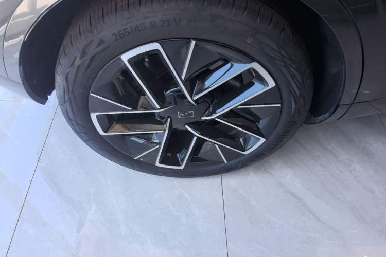 Used Avatr 11 2025 Year Updated Max Extended-Range Version Right Rear Wheel Hub