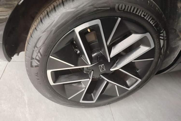 Used Avatr 11 2025 Year Updated Max Extended-Range Version Right Rear Wheel Hub