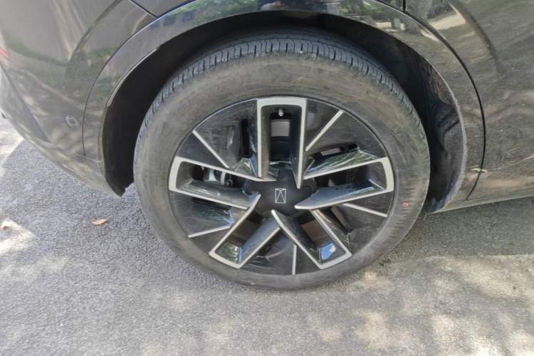 Used Avatr 11 2025 Ultra Extended-Range Edition Right Rear Wheel Hub