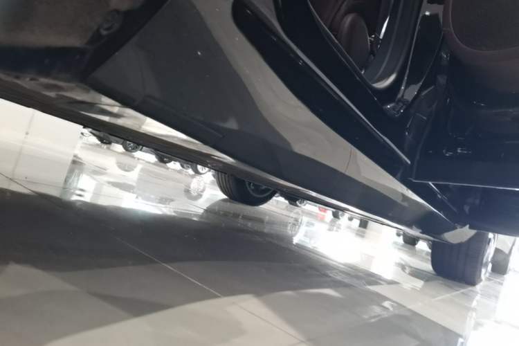 Used Avatr 11 2025 Max All-Electric Four-Wheel Drive Right Side Sill
