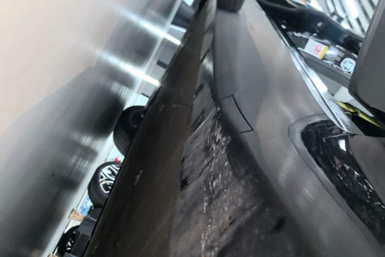Used Avatr 11 2025 Max All-Electric Four-Wheel Drive Right Side Sill