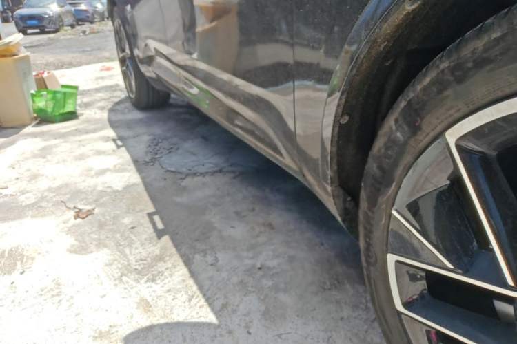 Used Avatr 11 2025 Ultra Extended-Range Edition Right Side Sill