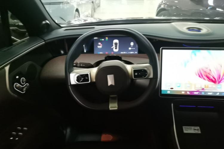 Used Avatr 11 2025 Ultra Extended-Range Edition Steering Wheel