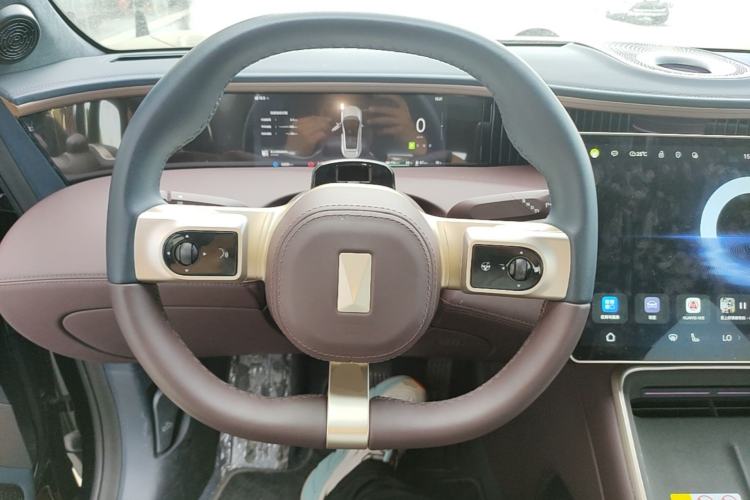 Used Avatr 11 2025 Year Updated Max Extended-Range Version Steering Wheel